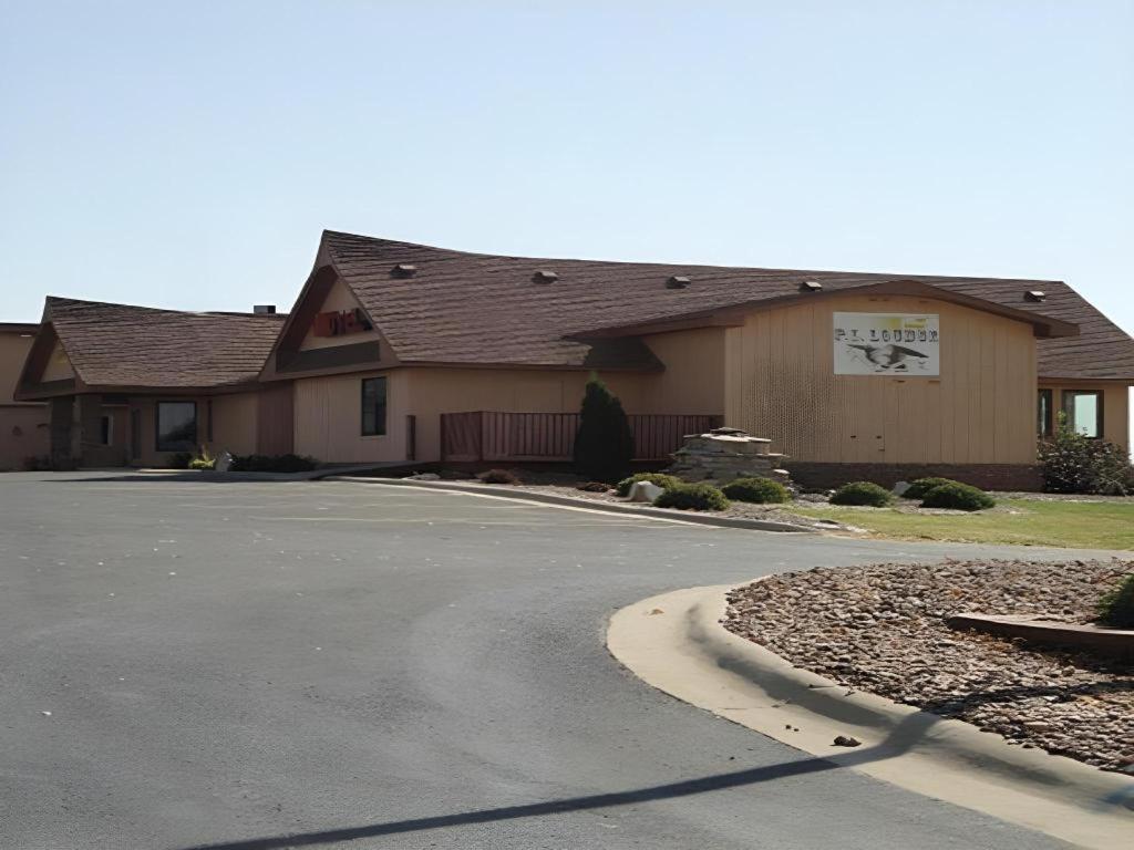 Days Inn By Wyndham West Branch Iowa City Area Exterior photo